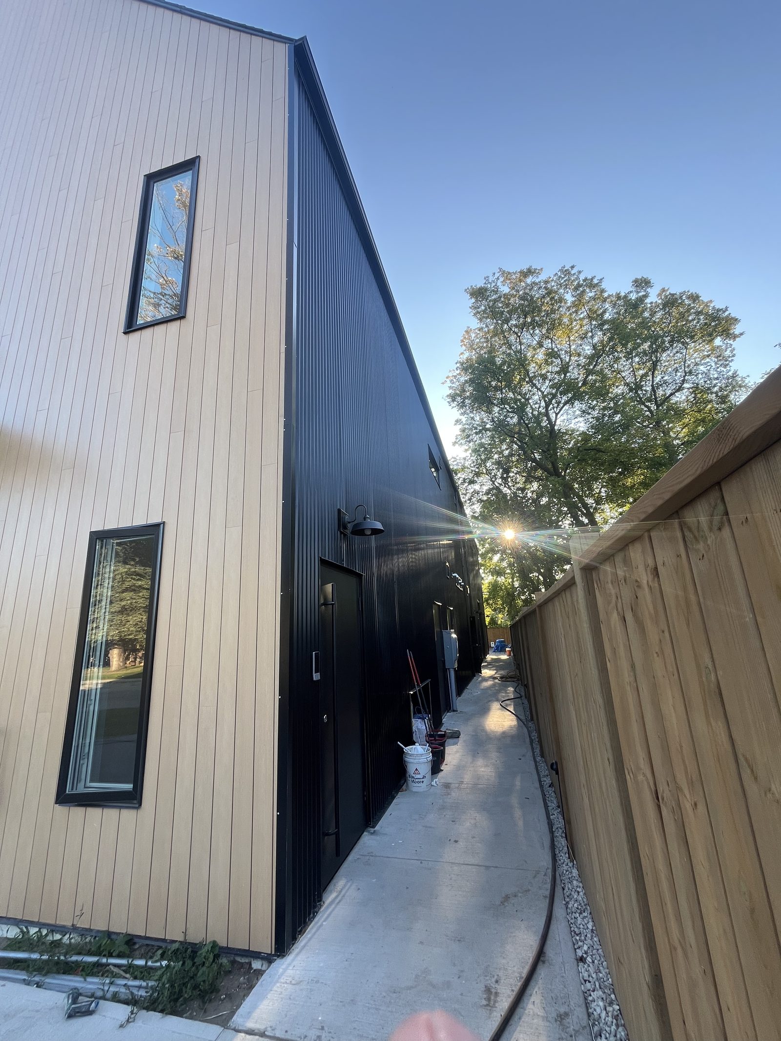 Ontario Window Cleaning crew cleaning windows at a Newmarket home — streak-free, purified-water system.