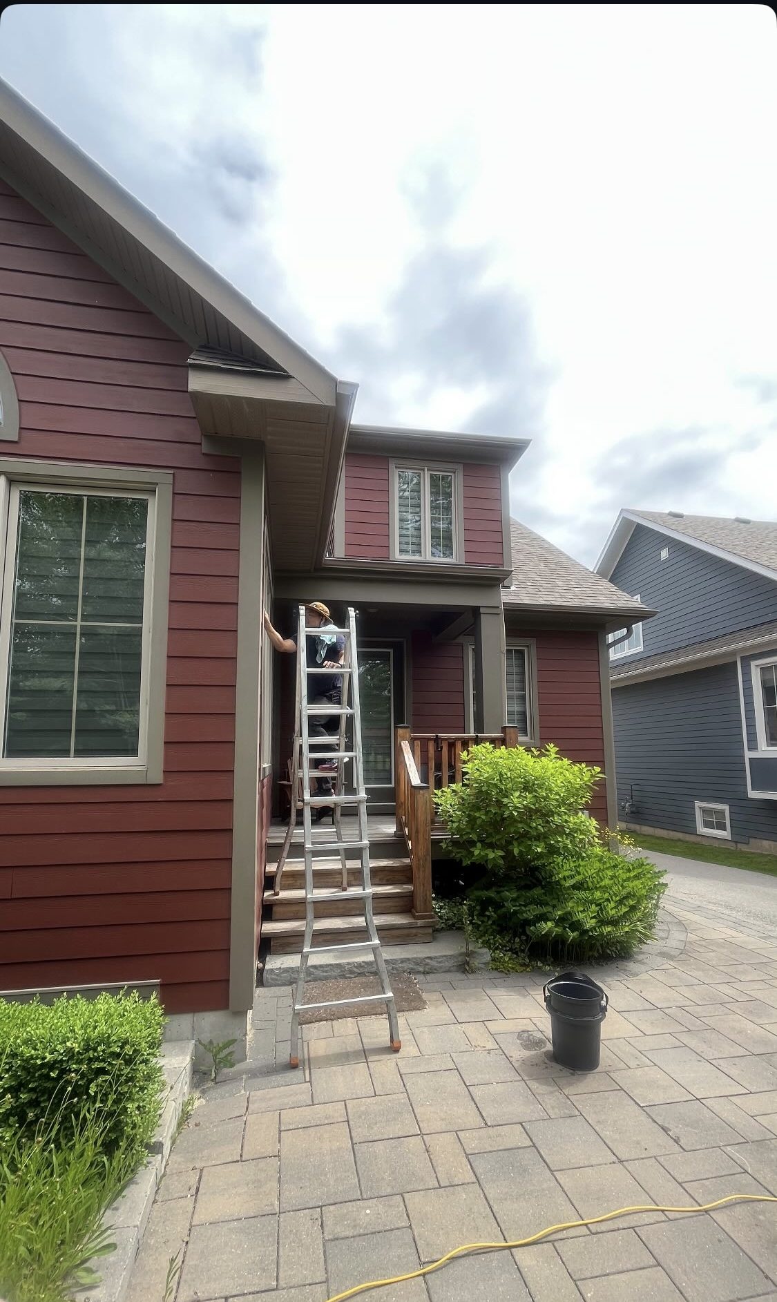 Ontario Window Cleaning crew cleaning windows at a Markham home — streak-free, purified-water system.